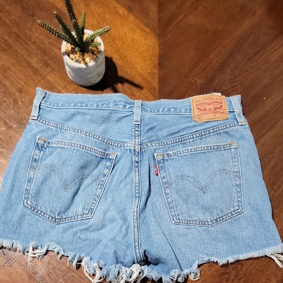 Levis Denim Blue Women's Shorts Size 30 - Picture 2 of 6